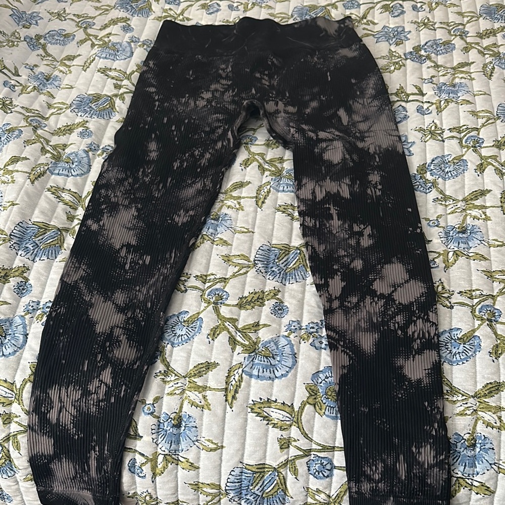 Black and White Tie-Dye Leggings